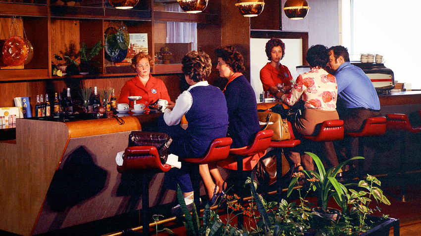 Bar no Hotel Intourist, em Moscou, em 1974