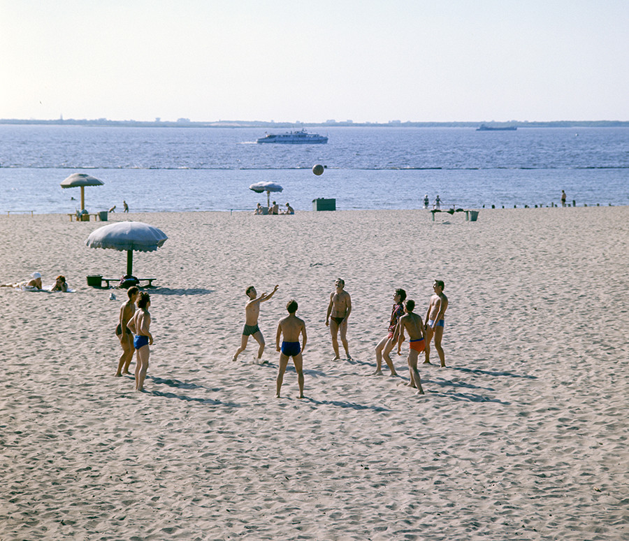 Carne asada y tacones de aguja: aventura por las playas de Rusia