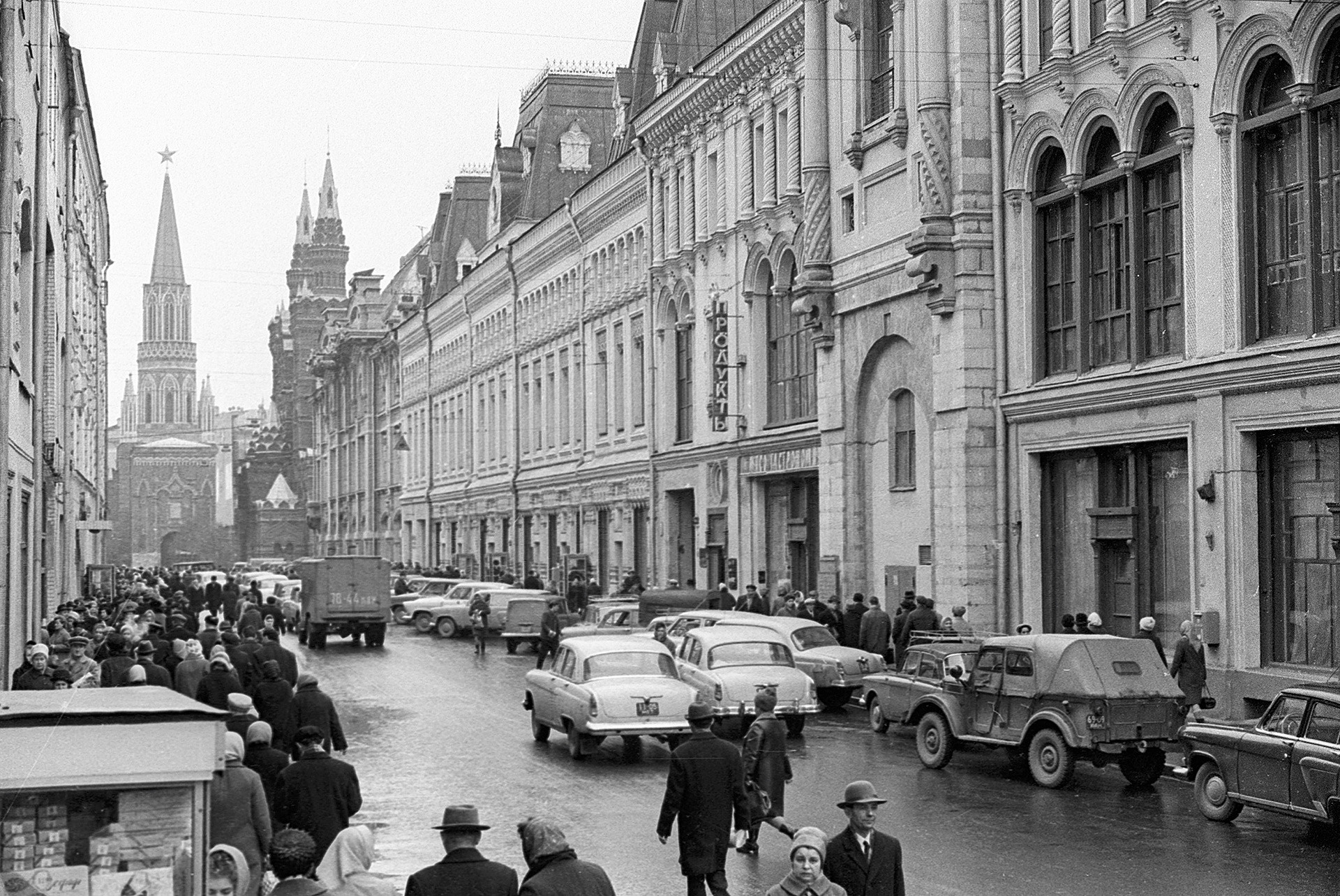 ニコリスカヤ通り、1968年。