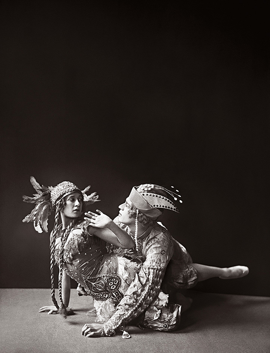 Tamara Karsavina nel ruolo di Zhar-Ptitsa e Adolf Bolm nel ruolo di Ivan lo Tsarevich, 1911