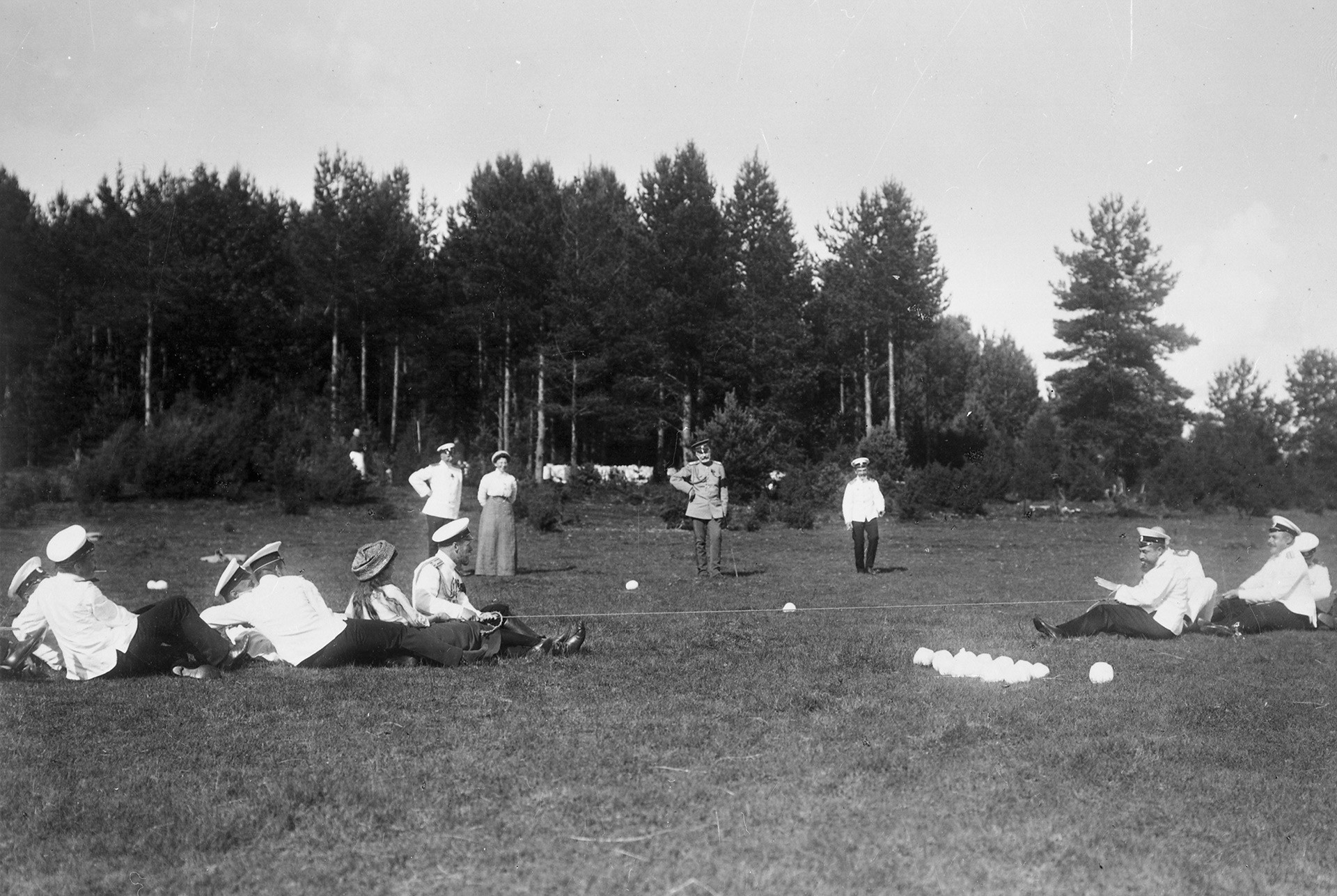 Jugando a tirar la cuerda. Escollos finlandeses, 1911.