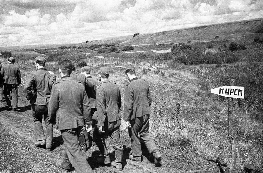 Нацистки пленници от битката при Курск