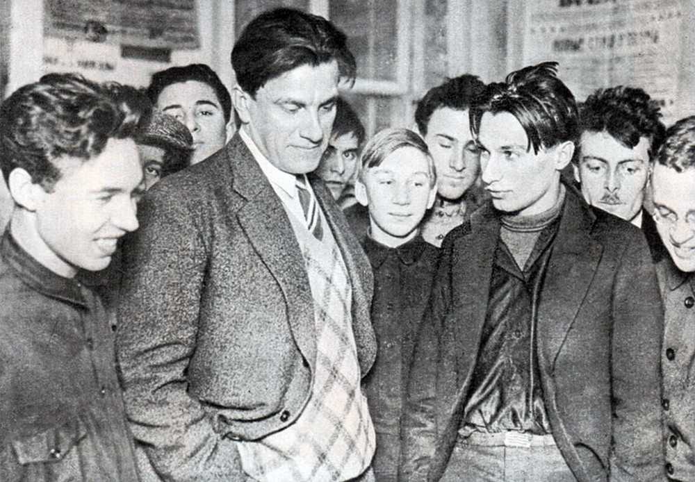 Majakovski na razstavi ob 20-letnici svojega ustvarjanja, 1930