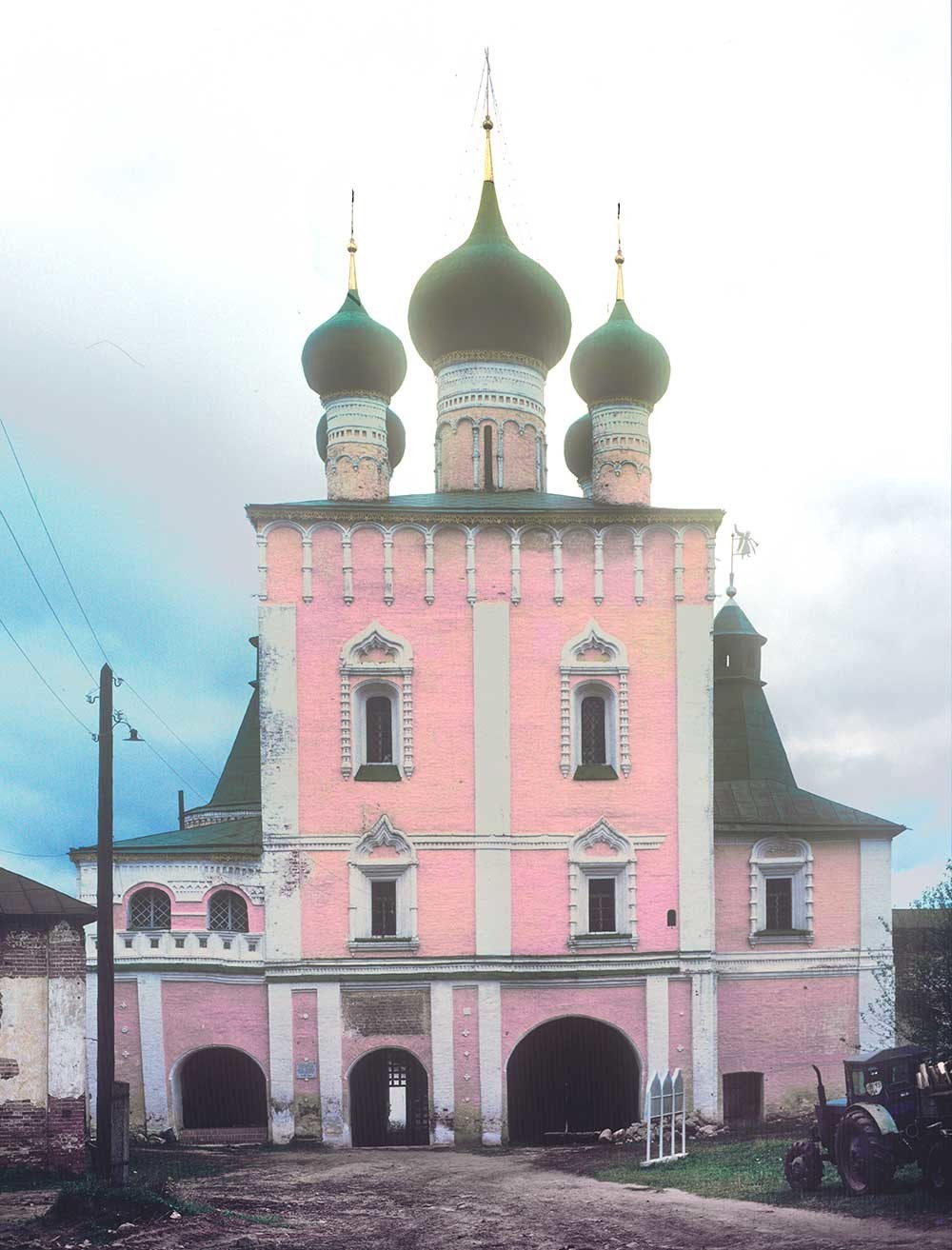 Puerta norte de la iglesia de la Purificación, vista sur. 4 de octubre de 1992.