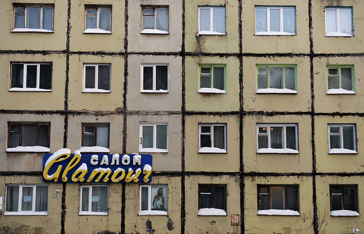 Pročelje zgrade u ulici Talnahskaja u Noriljsku