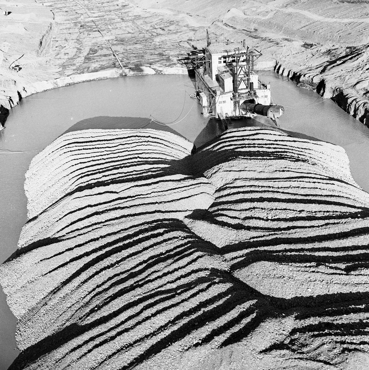 A dredge in the Aliskerov Gold Field near the city of Bilibino on the Kolyma River, Magadan Region, having a processing capacity of several thousand tons of gold dust per day and replacing hundreds of workers. 1964. - - 