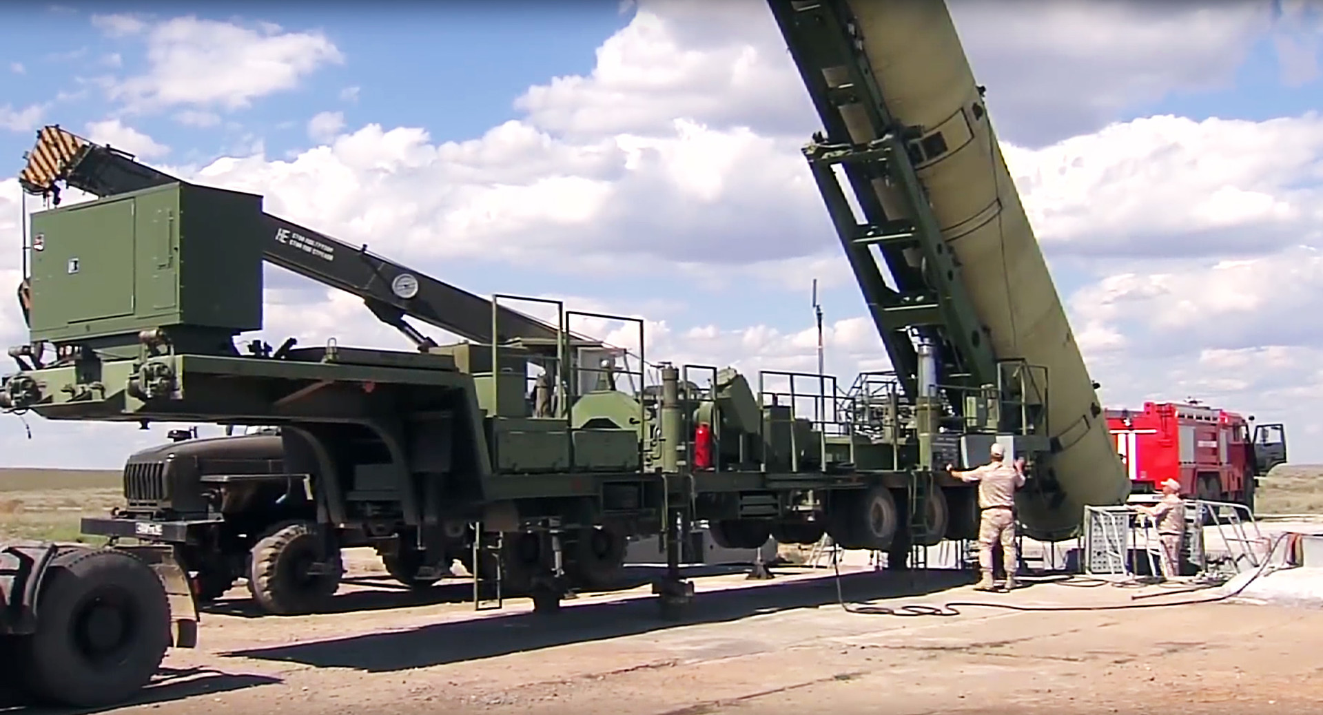 Peluncuran sistem misil antibalistik Rusia di lapangan pengujian Sary-Shagan.