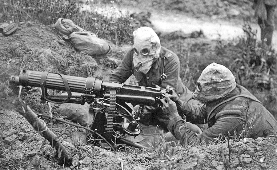 Soldats allemands équipés de masques à gaz