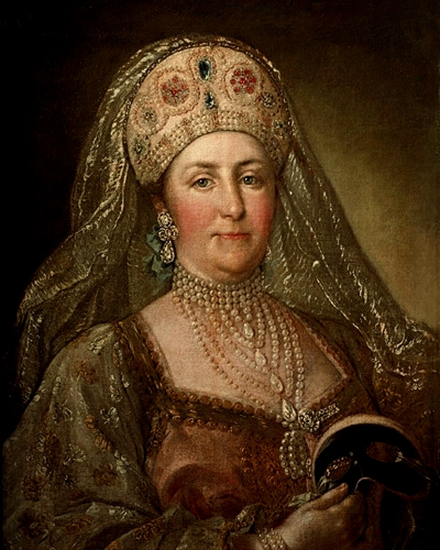 Stephan Torelli. 'Potret Katarina II dari Russia mengenakan gaun Rusia kuno'.