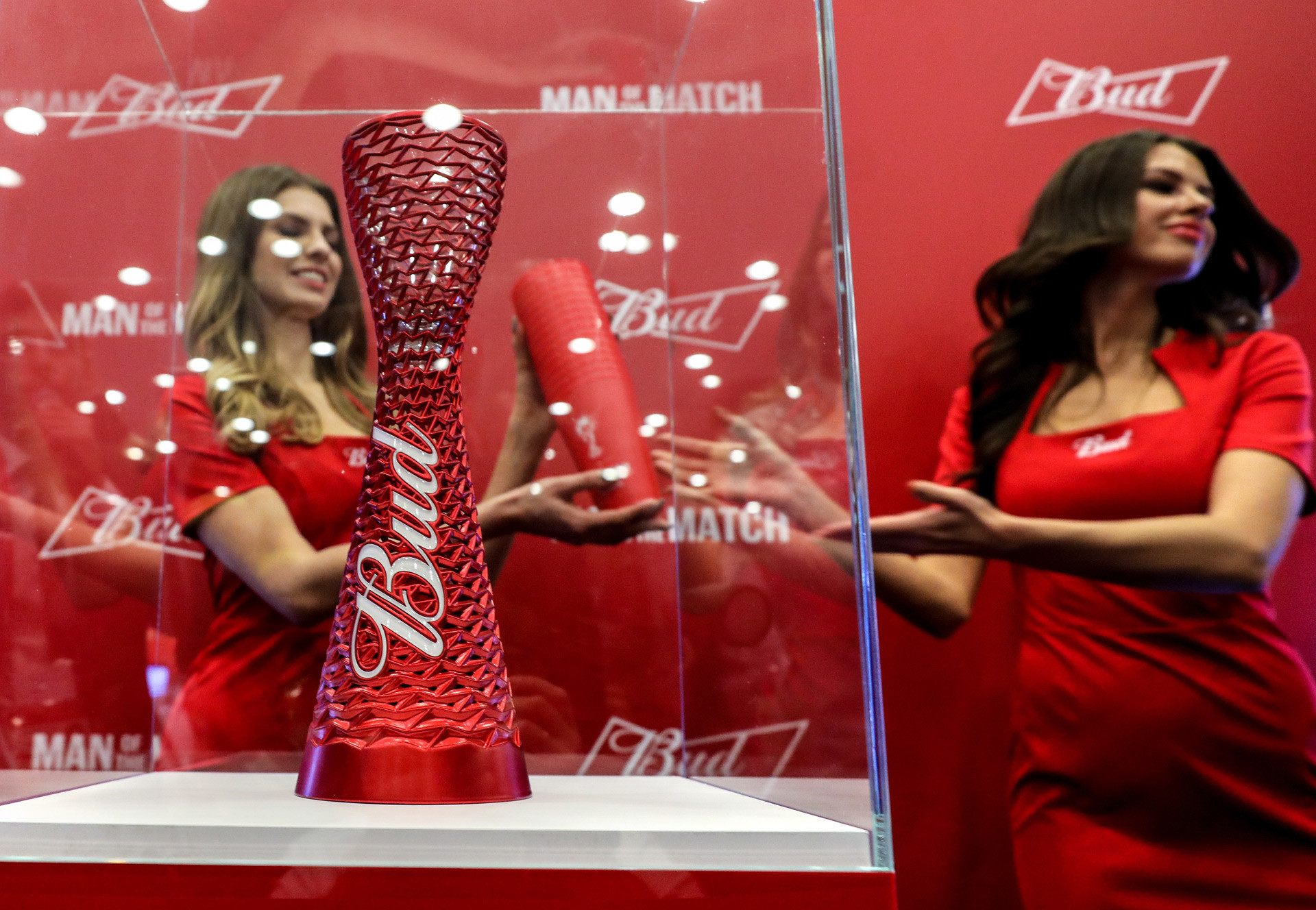 Menjadi sponsor acara internasional besar, seperti Budweiser di FIFA World Cup 2018, juga bisa meningkatkan pengakuan publik secara drastis di negara manapun, termasuk Rusia.