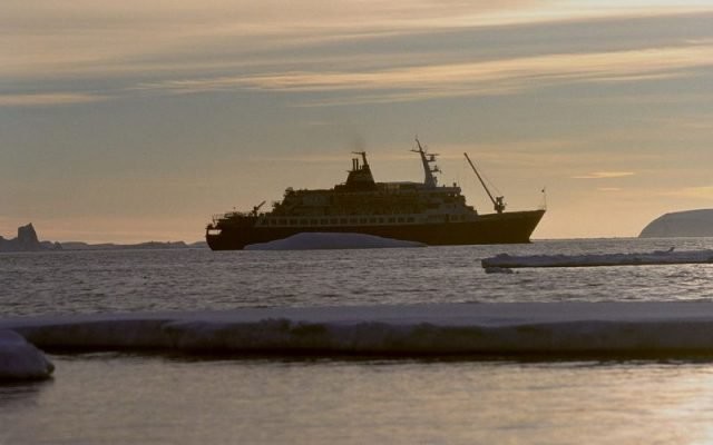 MV Ljubov Orlova na Antarktiki
