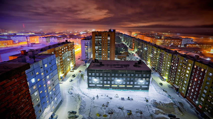 Bangunan tempat tinggal, Norilsk. Suhu bisa turun hingga -42 derajat Celcius.