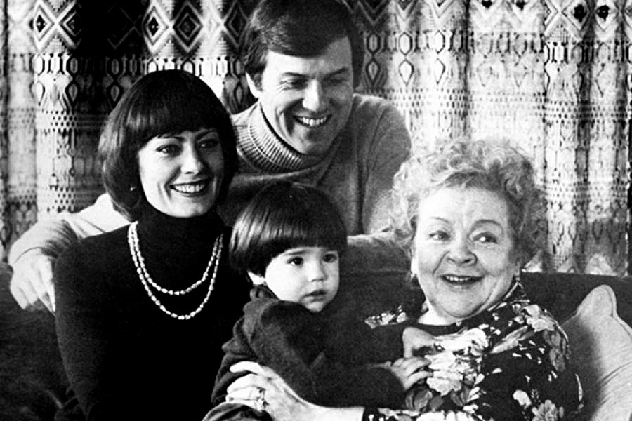 Zoya Fyodorova and Victoria Fyodorova with her husband and son