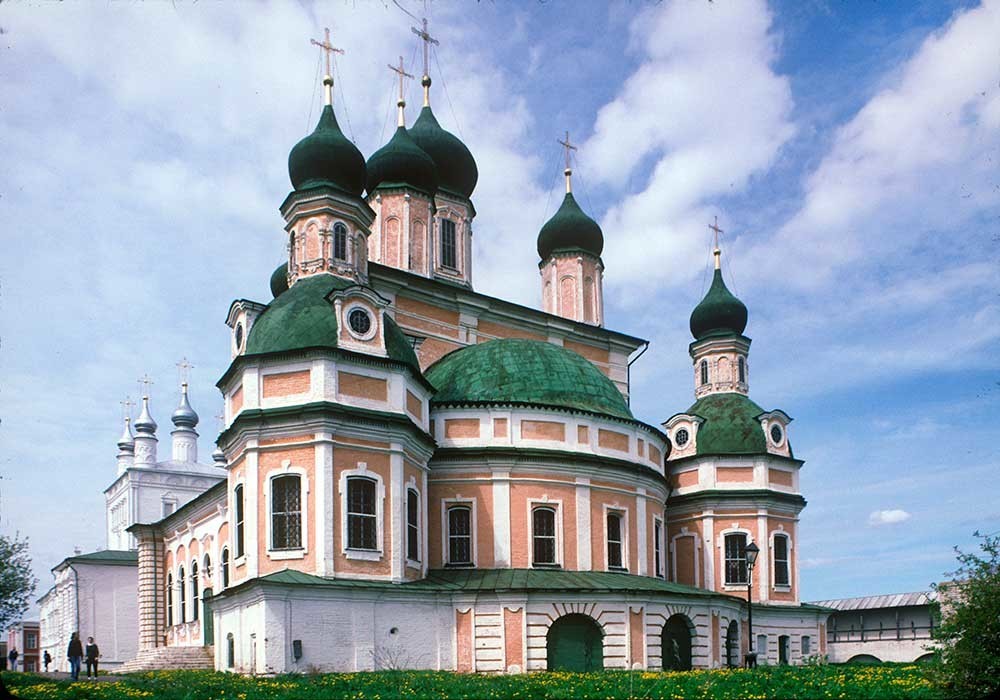 Pereslavl-Zalesskij. Monastero della Dormizione Goritskij. Cattedrale della Dormizione, vista sud-est. 21 maggio 1996
