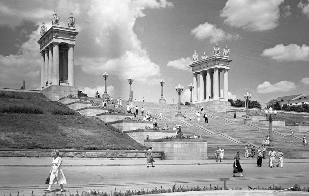 Escalier central sur les berges de la Volga, Volgograd, années 1960