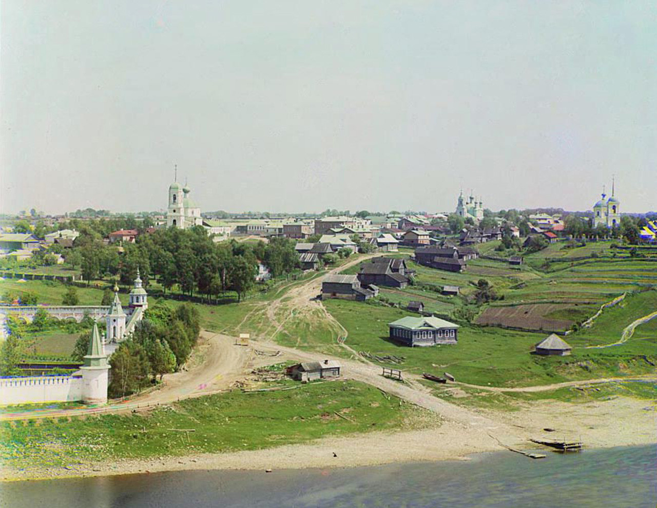 Vista da cidade de Staritsa