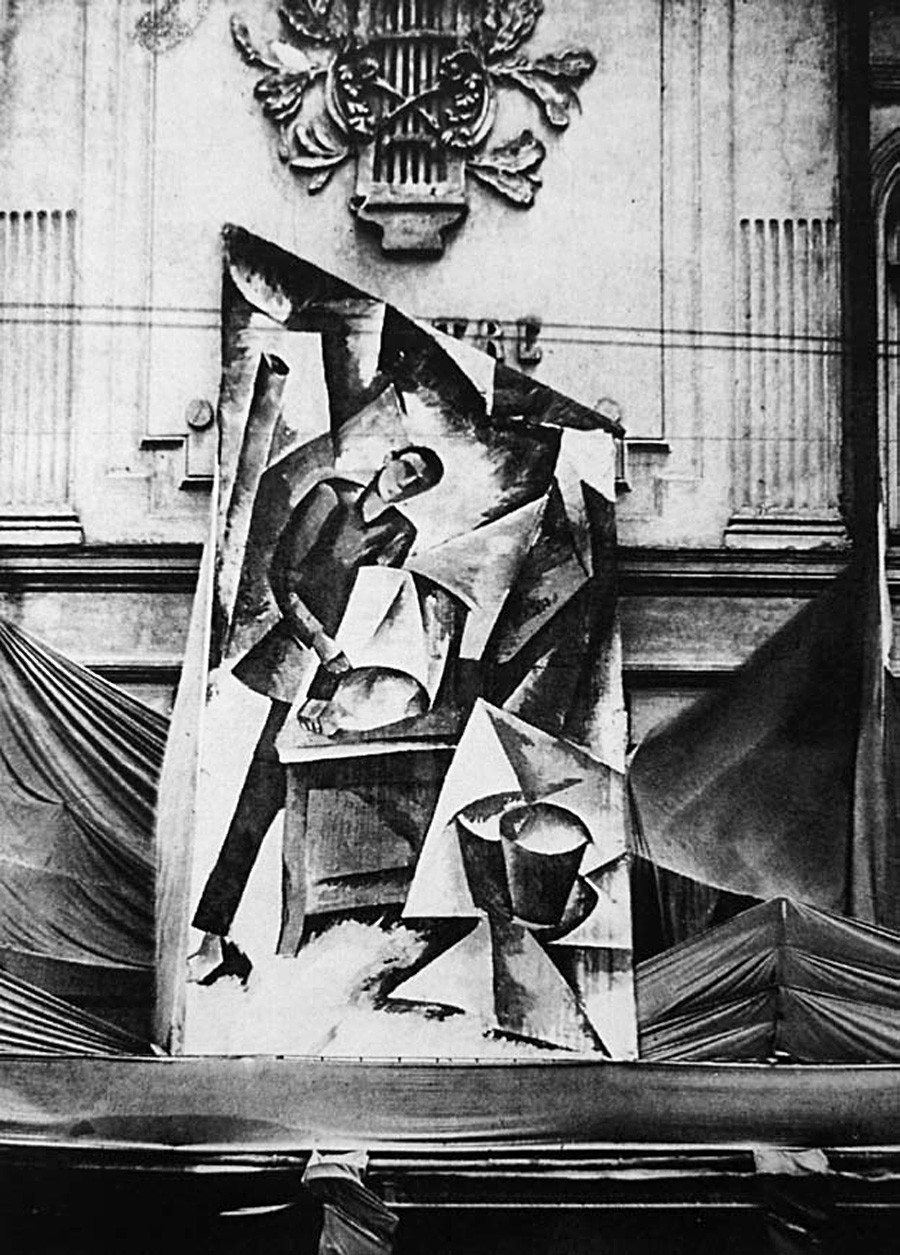 アレクサンドル・オスメルキン。10月革命前1周年に捧ぐモスクワのジミン・オペラのために作られたデザイン。1918年