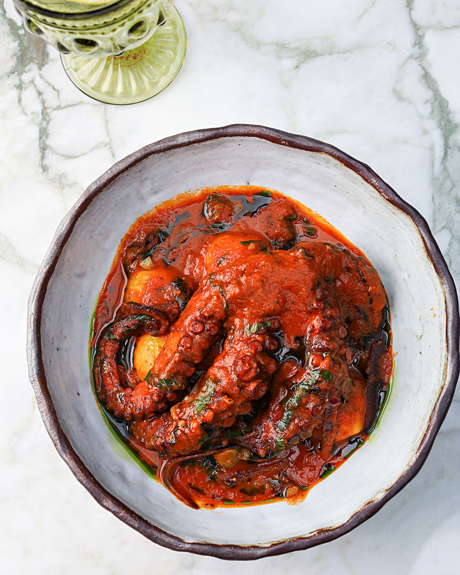 Octopus in tomato sauce with potatoes and capers 