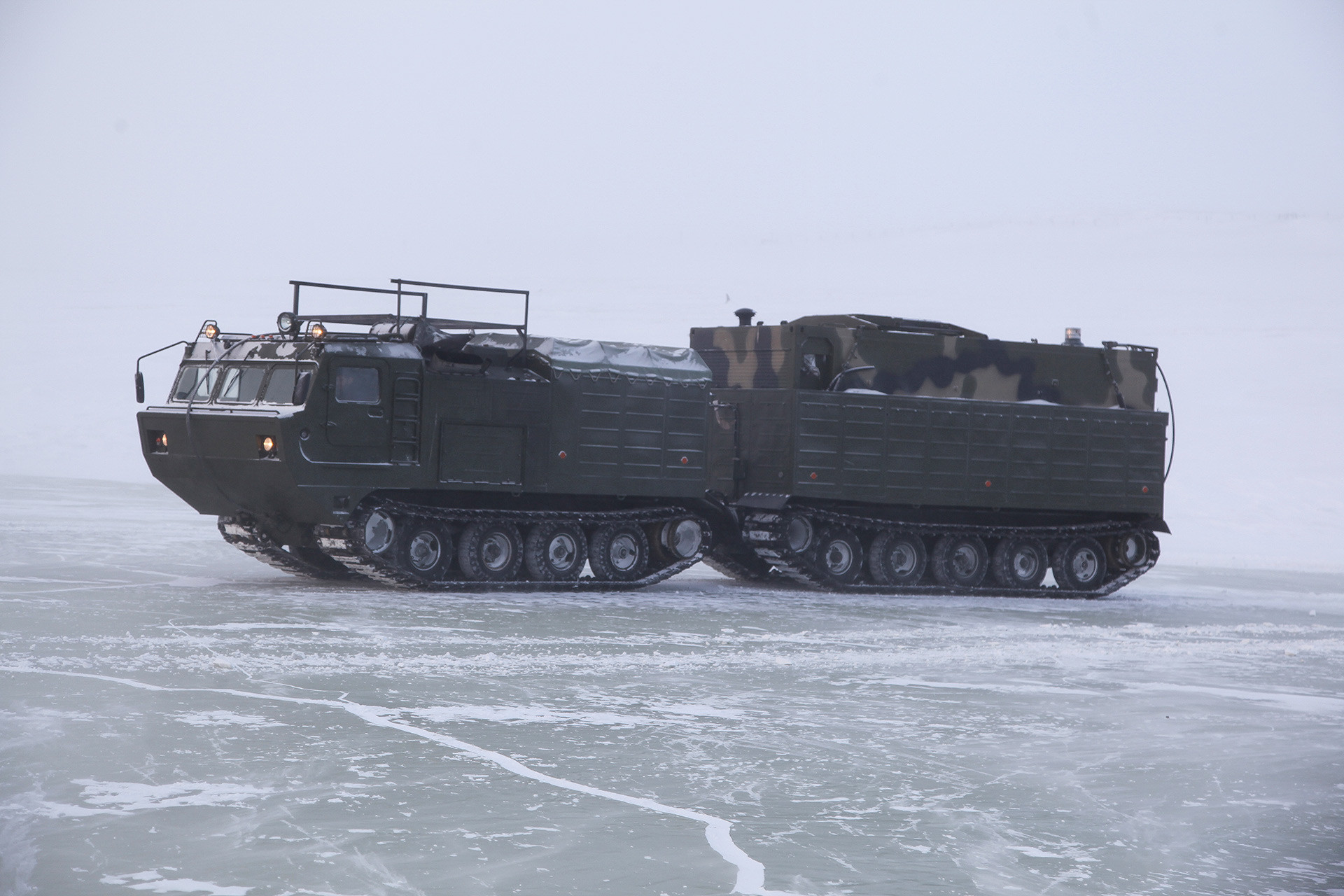 DT-30PM。北極の状況での、新型の兵器のテストの時。