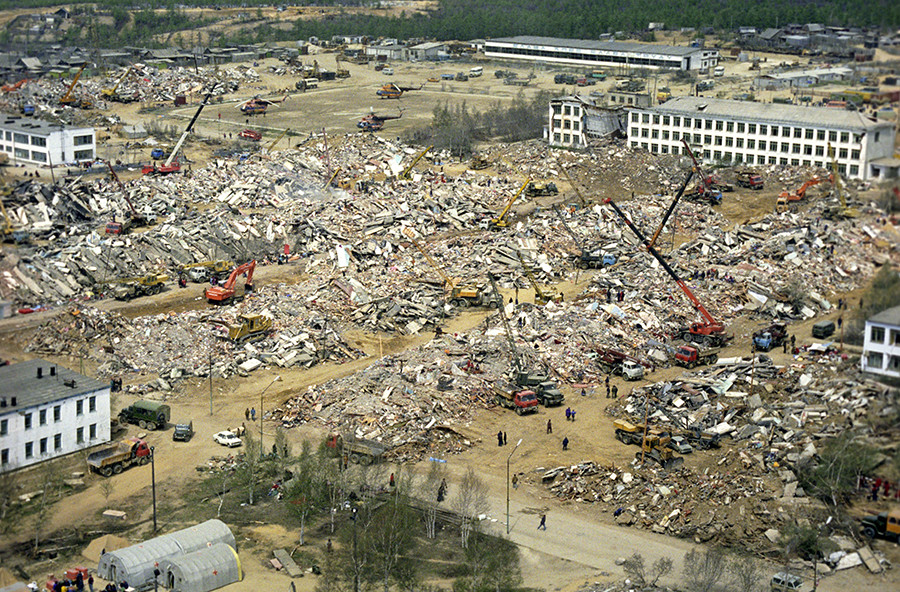 Нефтегорск е напълно унищожен от земетресението в Сахалин, 27 май 1995 година 