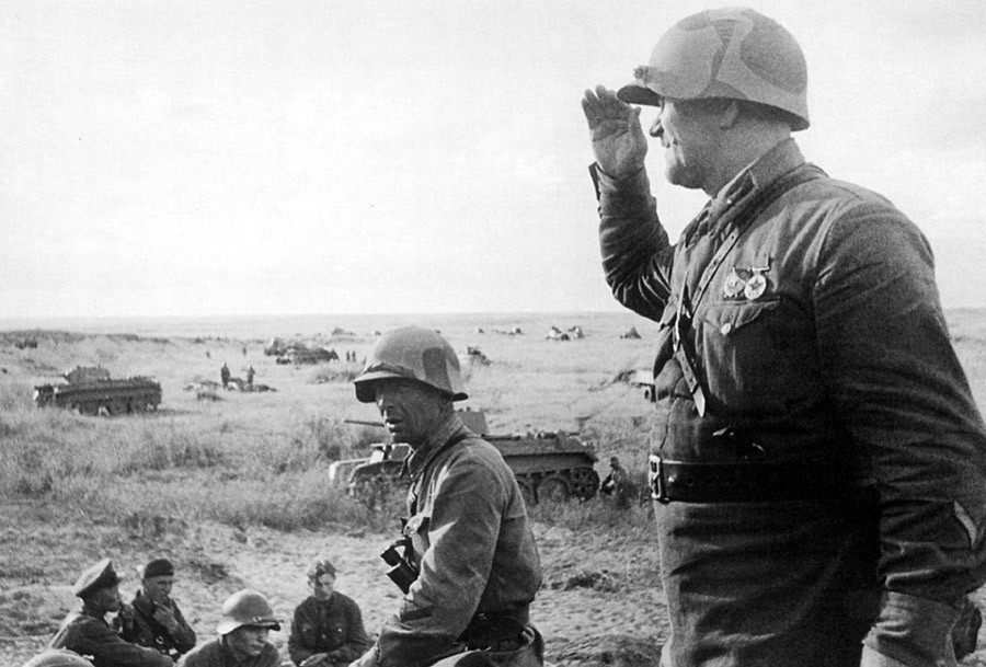 Tropas soviéticas antes del asalto.