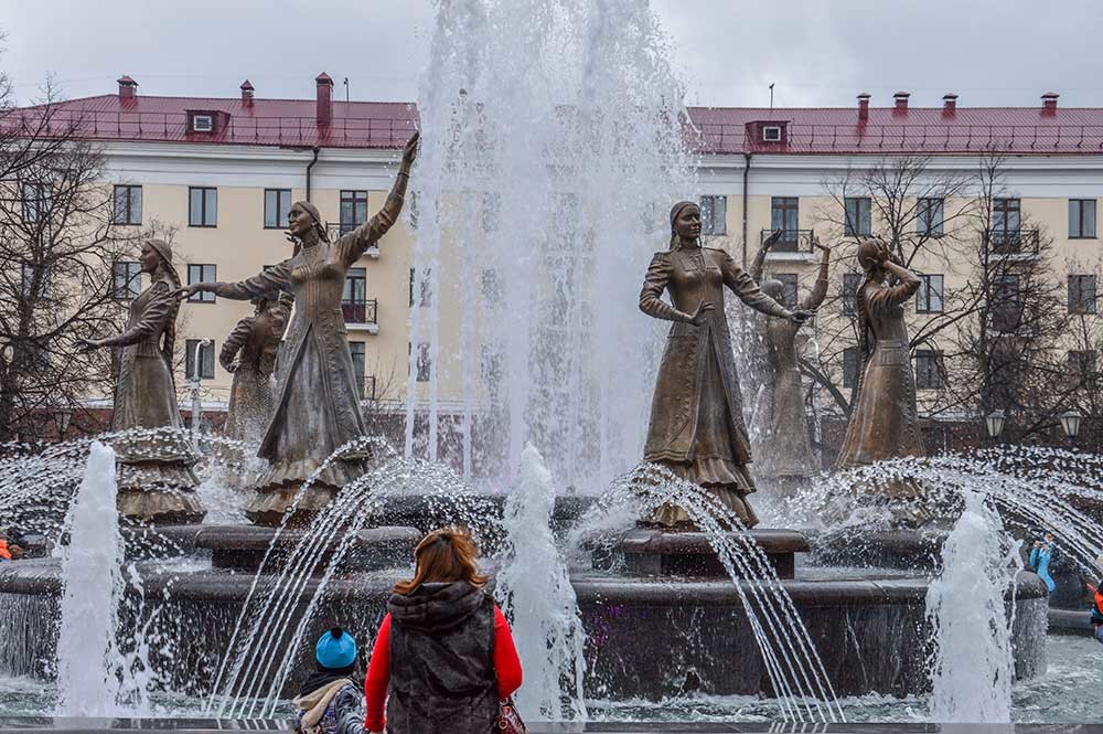 The “Seven Girls” fountain