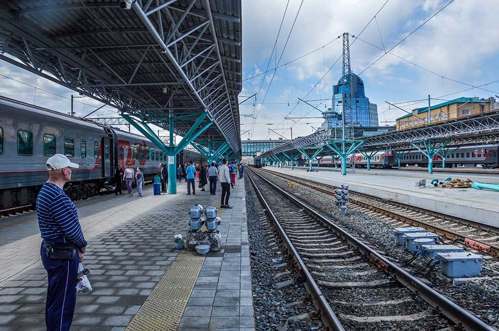 Taking a break at Samara station