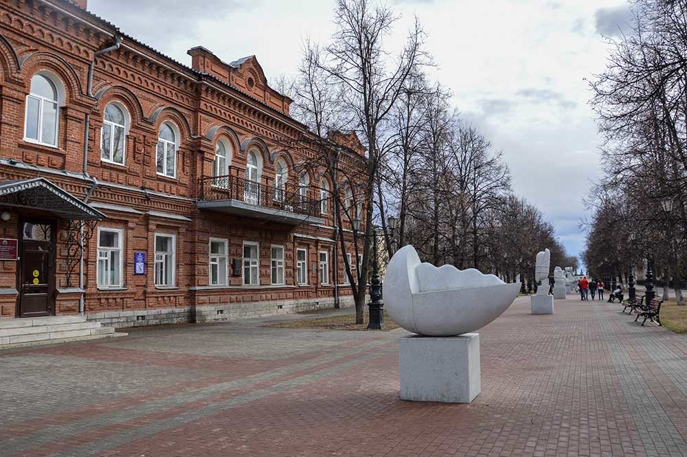 The ArtTerria sculpture alley.