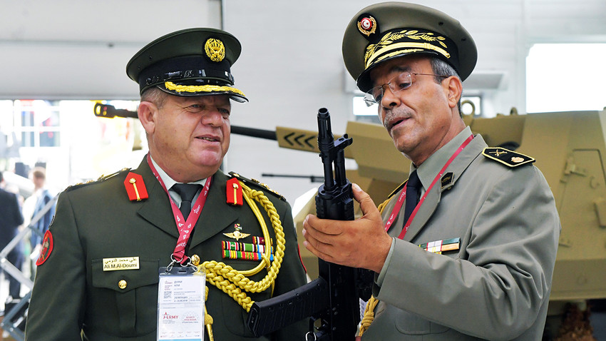 Foreign military officers with the AK-308 Kalashnikov assault rifle at the Kalashnikov Concern stand at the Russian Army Tomorrow exhibition held as part of the 4th Army 2018 International Military Technical Forum in Kubinka. 