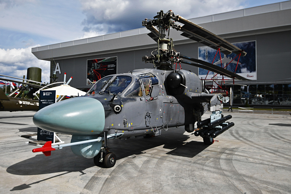 Хеликоптер Ka-52K на изложби војне технике на Међународном војнотехничком форуму „Армија 2018“, полигон Алабино.
