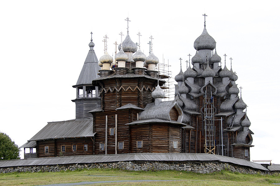 Топ-10 самых впечатляющих деревянных храмов России