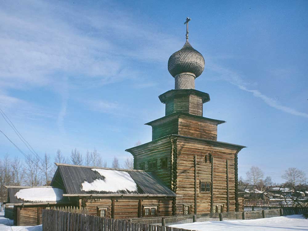 Belozersk. Church of the Prophet Elijah, southwest view. March 3, 1998.