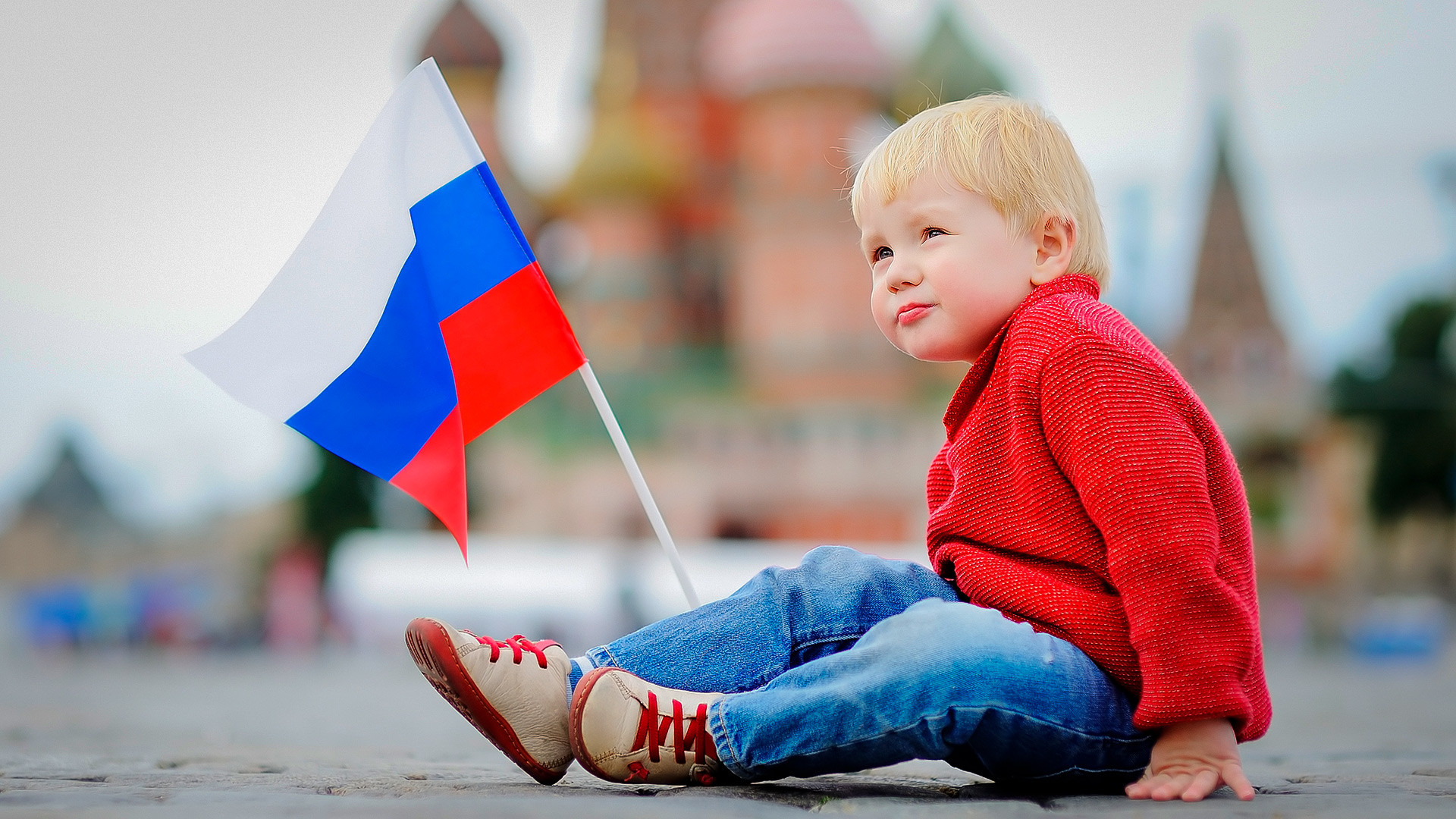 Английский ребенок россия. Флаг для детей. Флаг России для детей. Дети с российским флагом. Флажки для детей.