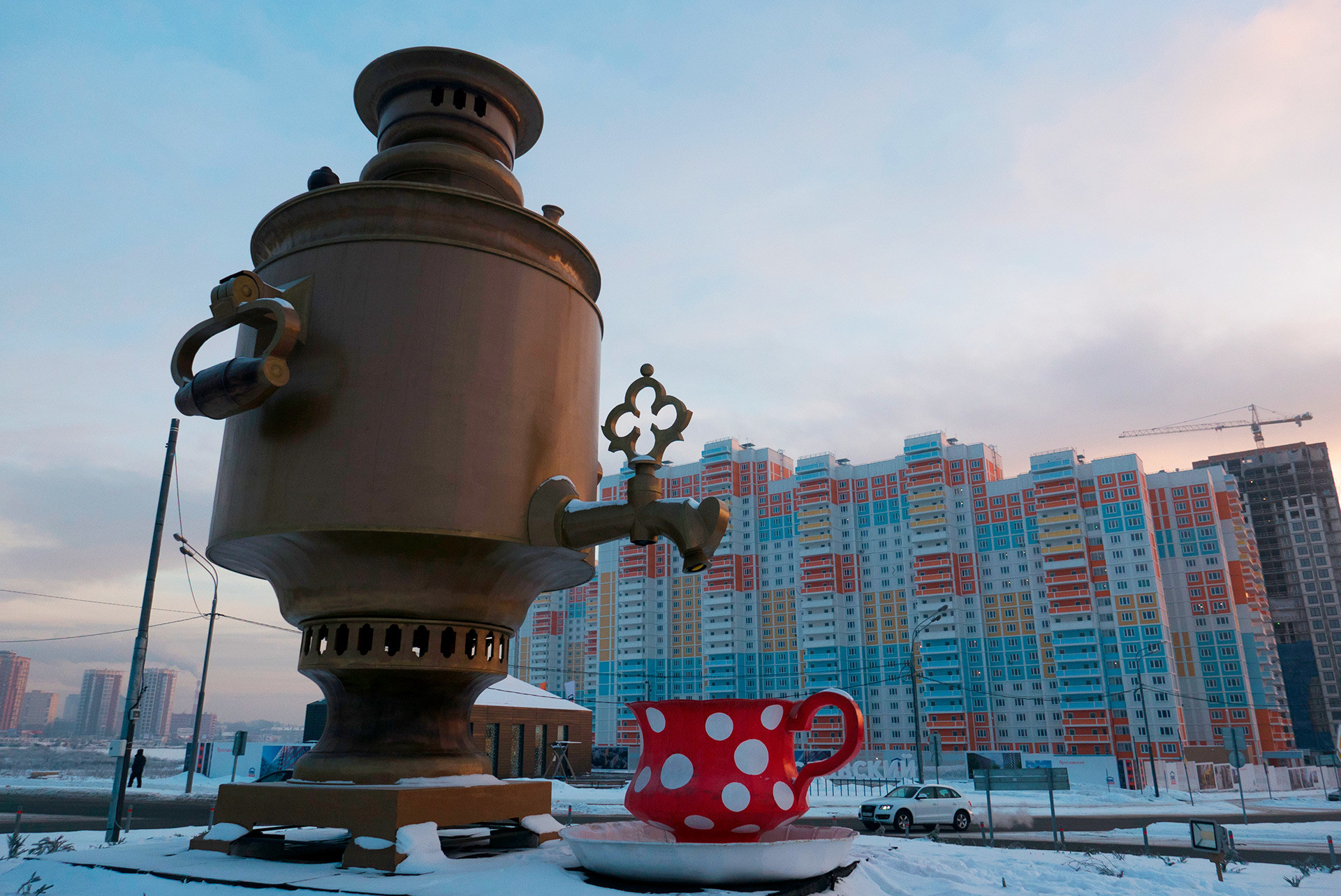 Monumento a samovar de 8 metros en Mitishchi, región de Moscú.