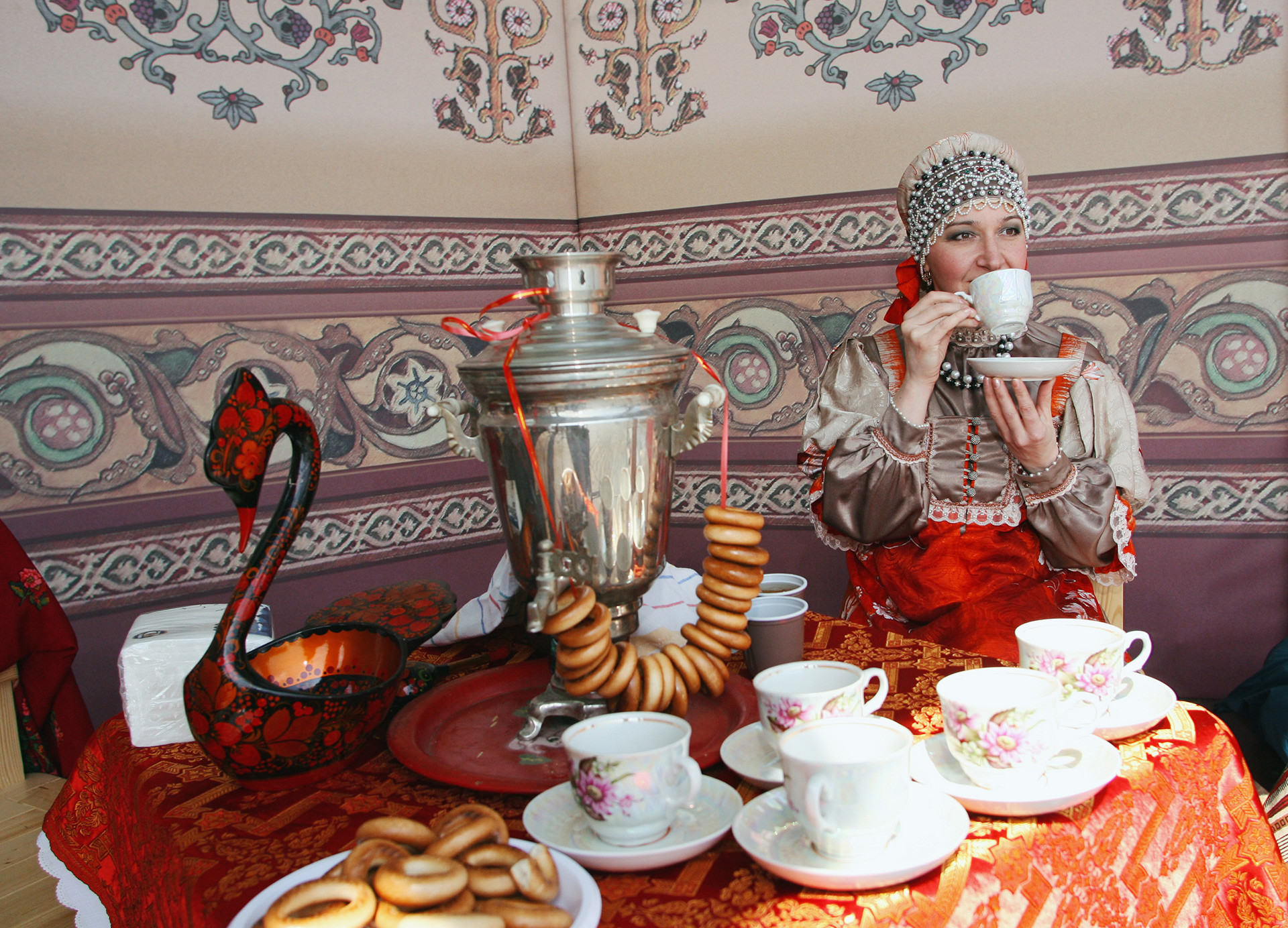Народ кипит. Русское чаепитие. Традиции чаепития в России. Традиционное русское чаепитие. Чайные традиции в России.