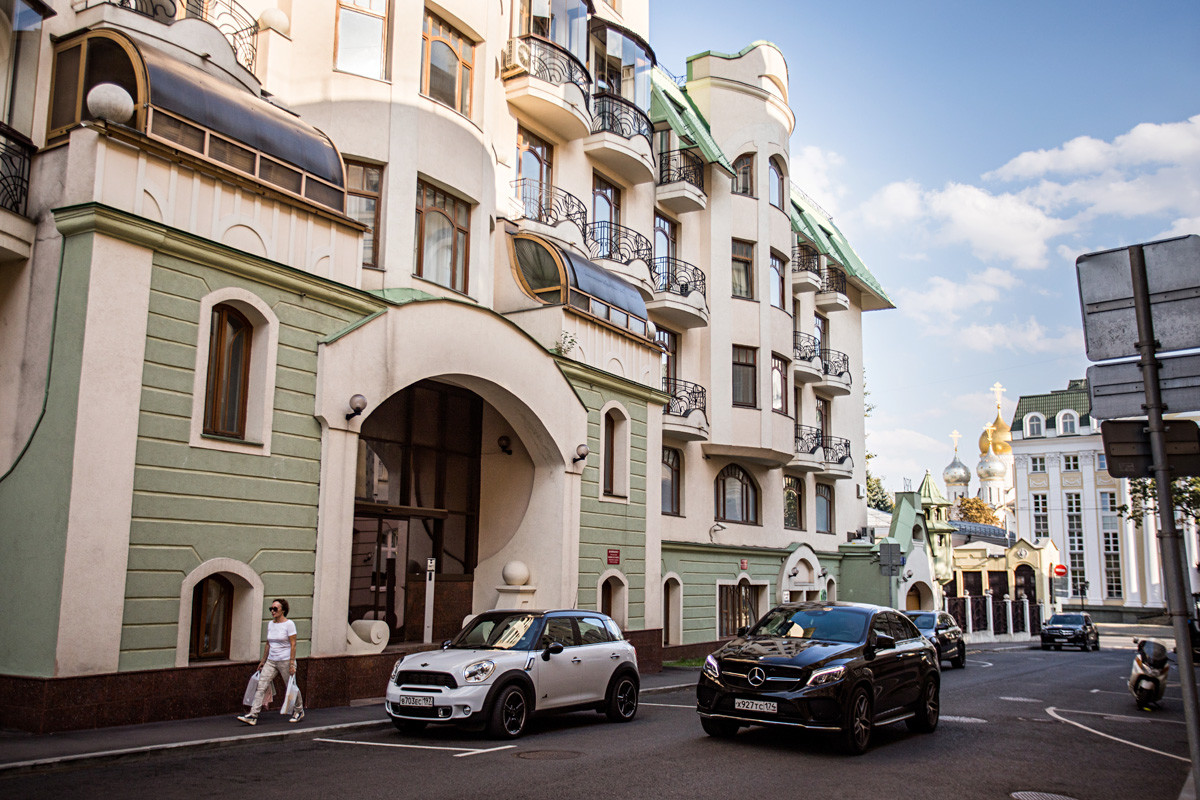 Ostozhenka Street