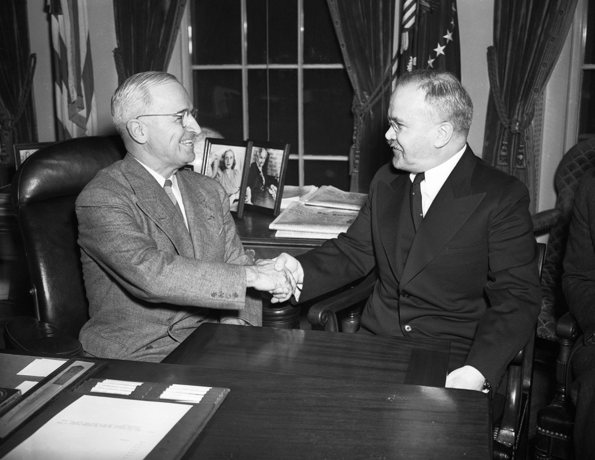 Хари Труман и съветският външен министър Вячеслав Молотов разговарят в Белия дом, 7 ноември 1946 г.
