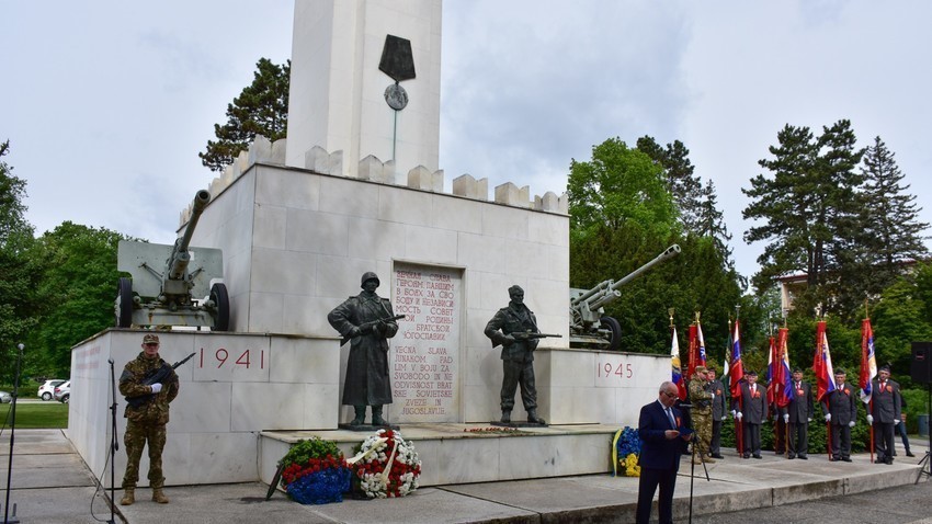 Spomenik zmage v Murski Soboti, posvečen sovjetsko-jugoslovanskemu boju za osvoboditev Prekmurja, 9. maj 2017.