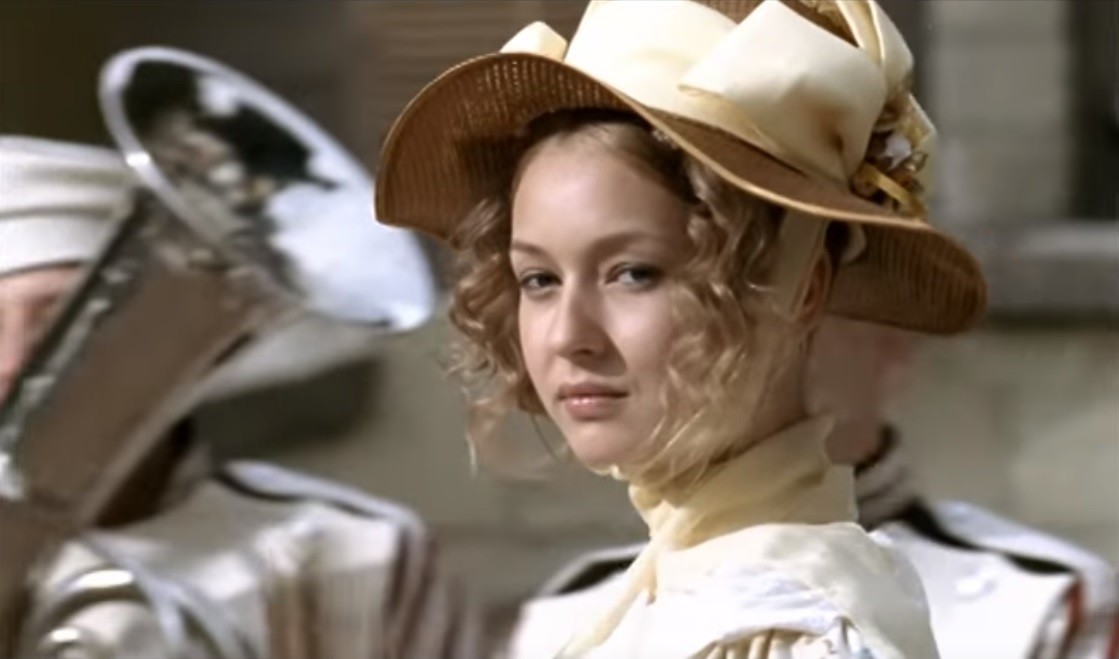 A princesa Mary vê Petchorin pela primeira vez. Cena da série ‘O Herói do Nosso Tempo’, de 2006.