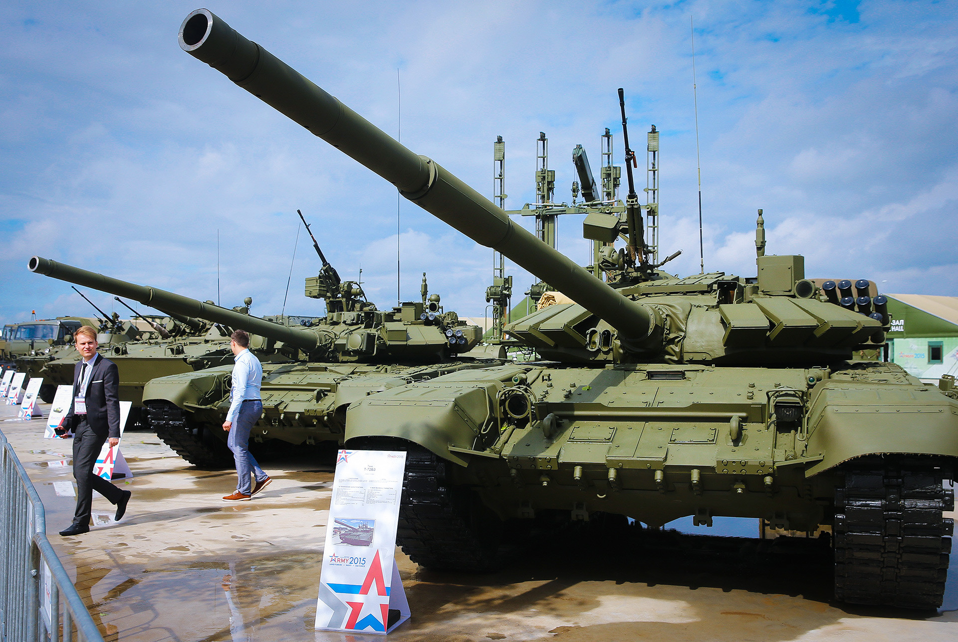 Танкът Т-72Б3 на форума 