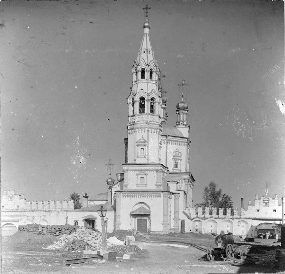 Verkhoturye. Trinity Cathedral & bell tower, kremlin wall. West view. Late summer 1909