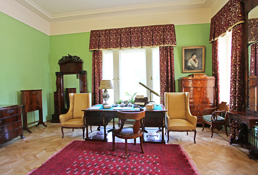 Gorky Manor (inside)