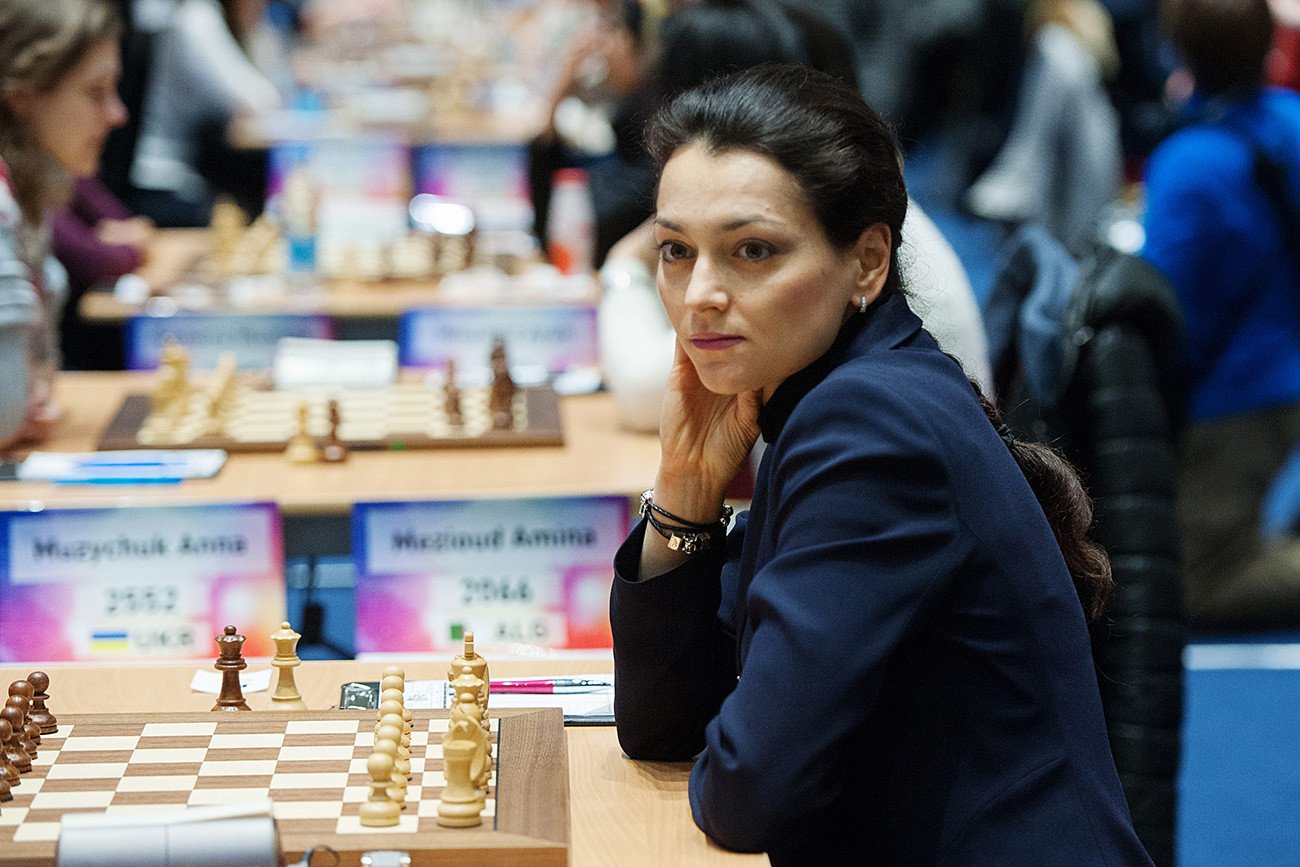Alexandra Kostenuk pada hari pertama kejuaraan catur dunia 2015 di antara wanita di Sochi. / Nina Zotina / RIA Novosti