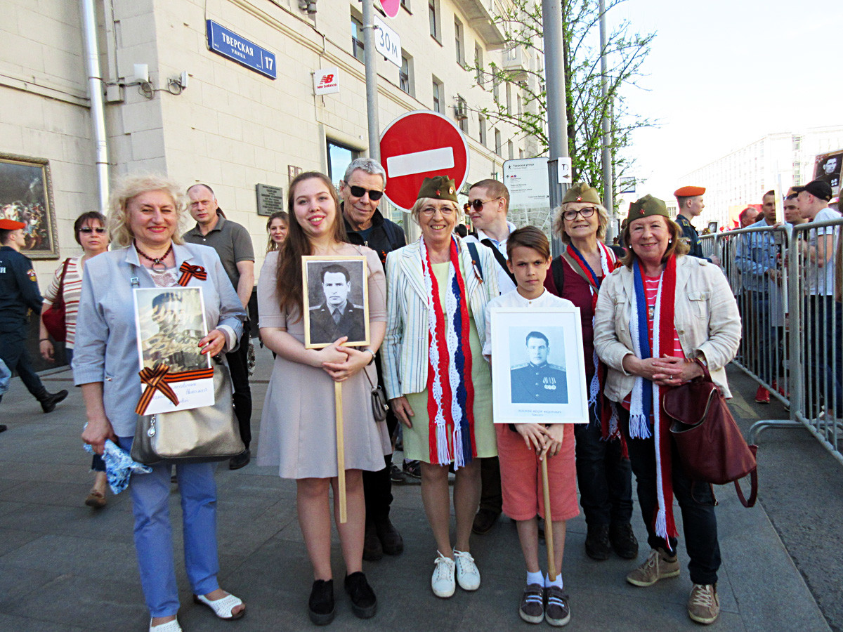 Eleonora Dupuis took part in the Immortal Regiment march for Victory Day in Moscow
