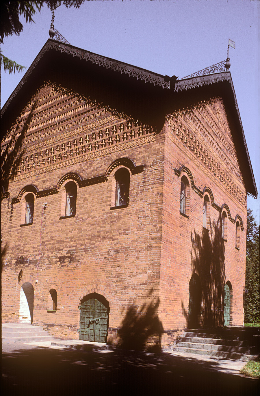 Palazzo dei Principi di Uglich, vista sud-ovest. 30 luglio 1997
