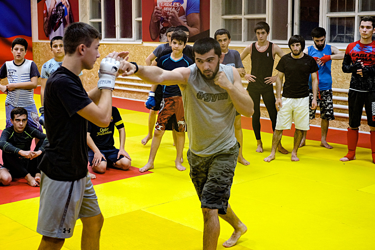 Abdurahman Gitinovasov (center) is one of Khabib's sparring partners.