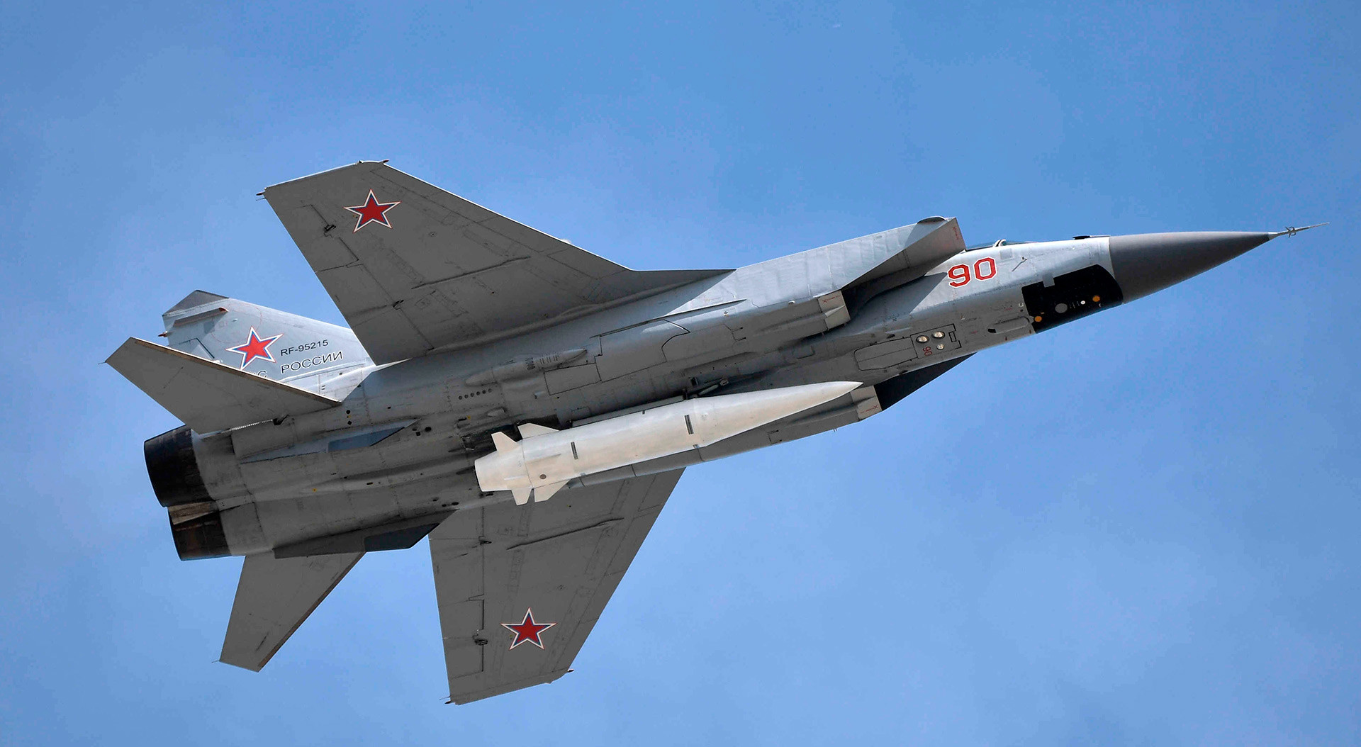 МиГ-31 са хиперсоничном ракетом „Кинжал“