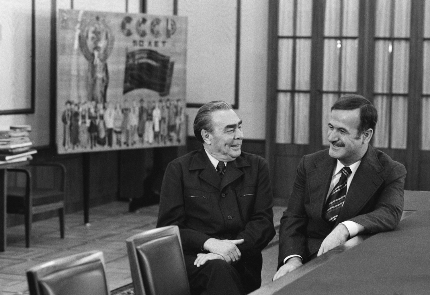 Леонид Брежнев на средба во Куба со претседателот на Сирија Хафиз ал Асад. Москва, СССР, 27 септември, 1974.

 