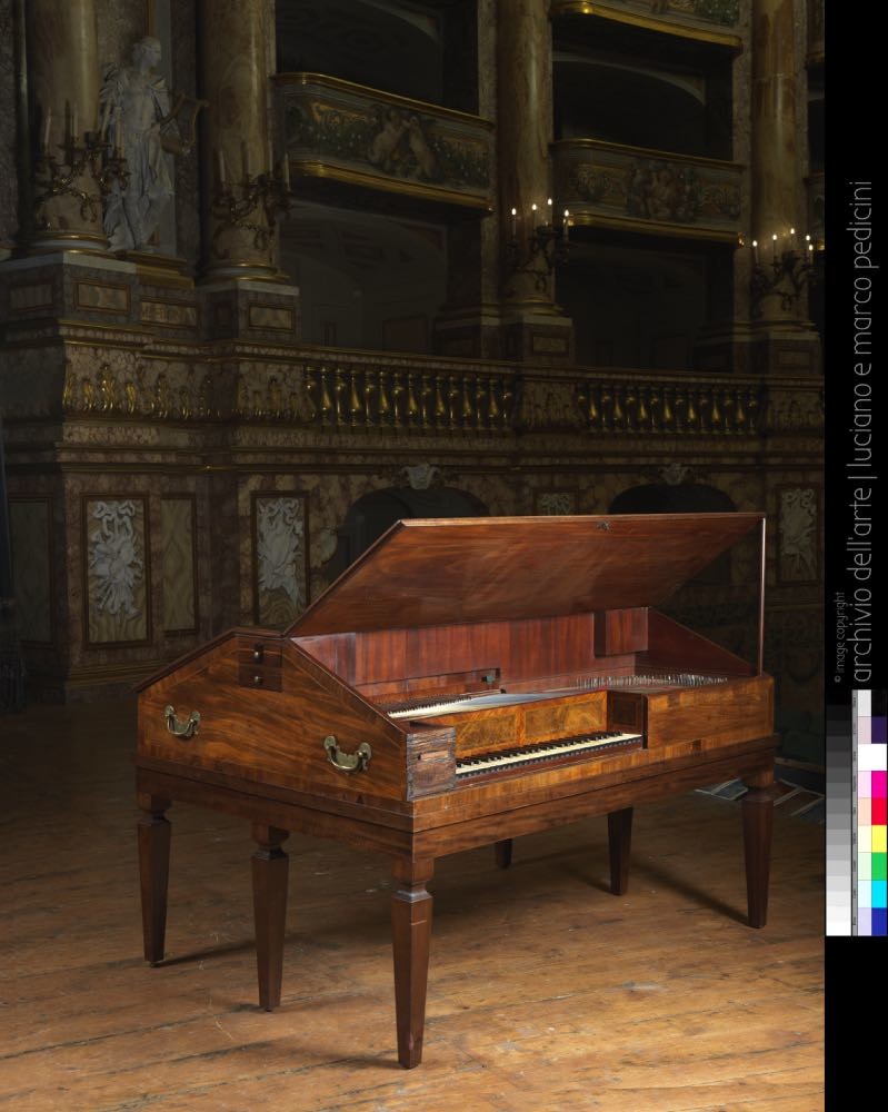 Uno dei due “pianoforti a tavolo” donati dall’Imperatrice Caterina II ai compositori italiani Giovanni Paisiello e Domenico Cimarosa 