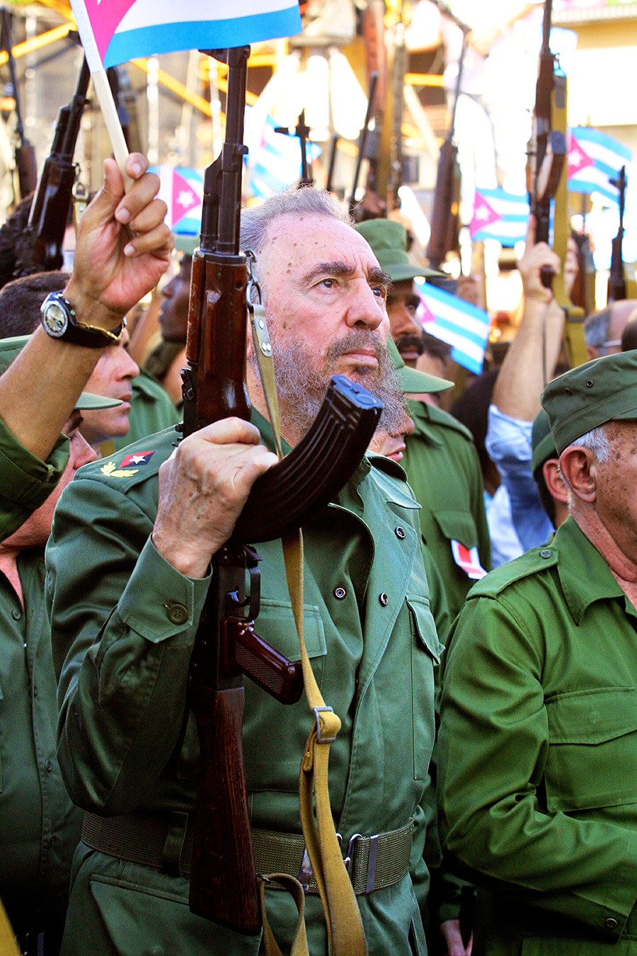 Cuban leader Fidel Castro with an AK-47 Kalashnikov machine gun